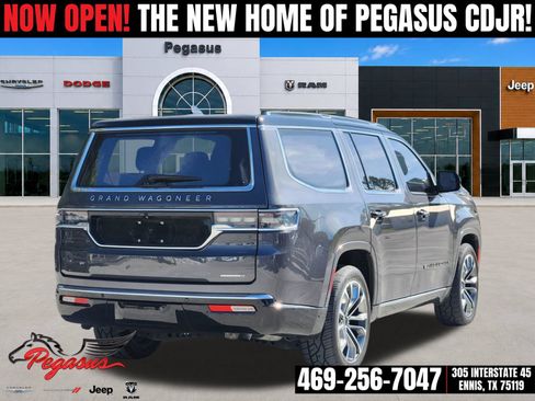 Used 2024 Jeep Grand Wagoneer Series III w/ Rear Seat Video Group 1 AWD/4WD image 5