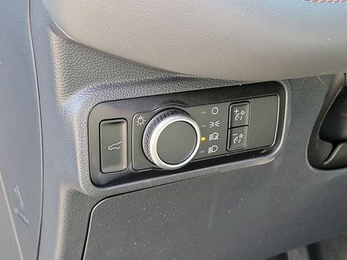 Used 2025 Ford Explorer Active AWD/4WD image 8