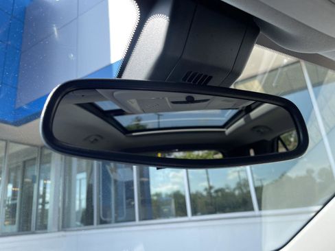 Used 2021 Chevrolet Equinox Premier FWD image 27