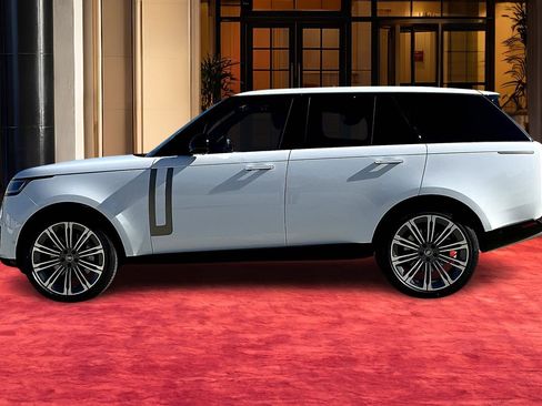 New 2025 Land Rover Range Rover SE image 3