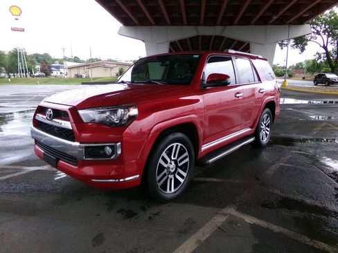Used 2019 Toyota 4Runner Limited AWD/4WD image 2