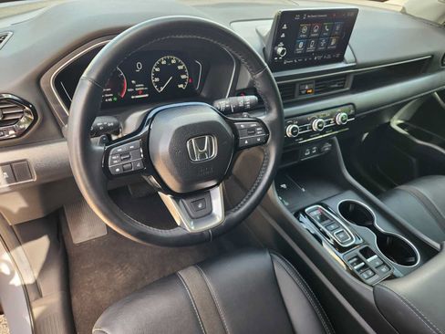 Used 2025 Honda Pilot Touring image 2