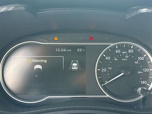 Used 2023 Nissan Versa SV image 28