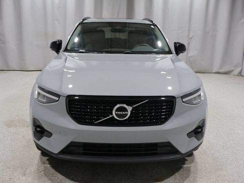 Used 2024 Volvo XC40 B5 Plus AWD/4WD image 7