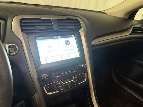 Used 2017 Ford Fusion SE w/ Fusion SE Technology Package image 35