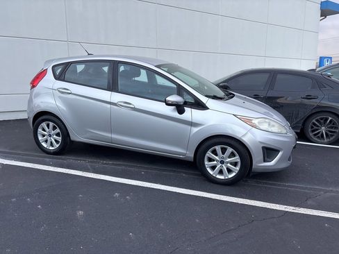 Used 2013 Ford Fiesta SE image 2
