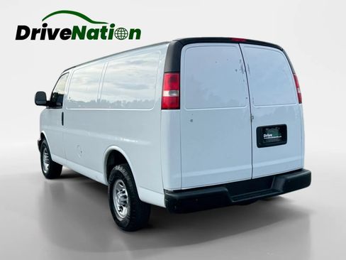 Used 2018 Chevrolet Express 2500 w/ Driver Convenience Package RWD image 7