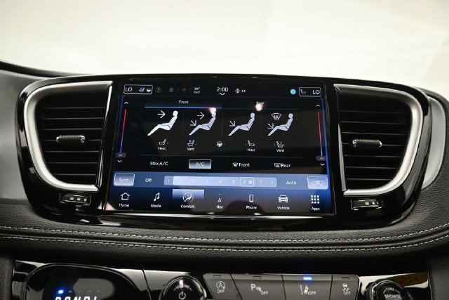 Used 2025 Chrysler Pacifica Limited FWD image 15