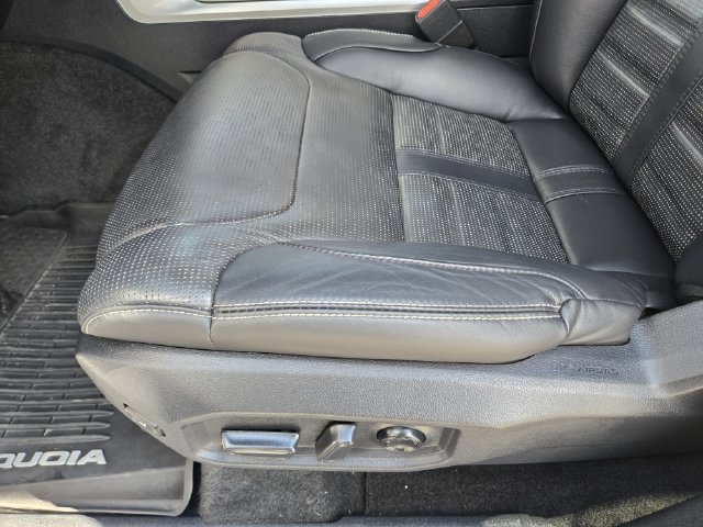 Used 2023 Toyota Sequoia Capstone AWD/4WD image 23