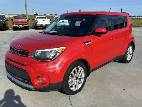 Used 2018 Kia Soul + FWD image 8