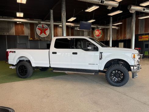 Used 2021 Ford F250 XLT w/ XLT Value Package AWD/4WD image 4