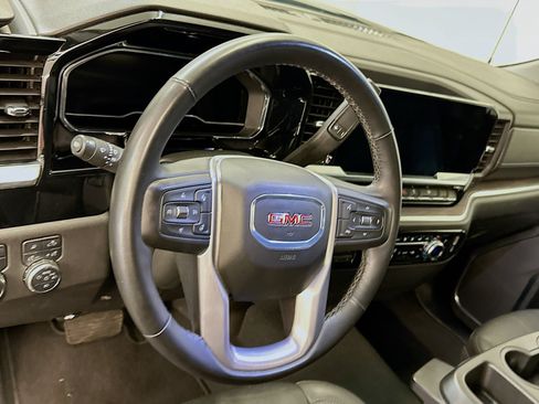 Used 2025 GMC Sierra 1500 SLT AWD/4WD image 18