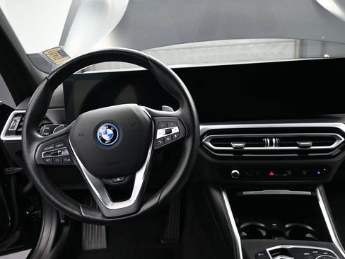 Used 2024 BMW 330e xDrive image 9