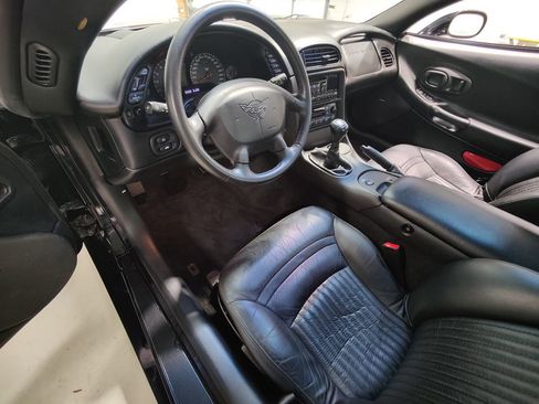 Used 2004 Chevrolet Corvette Coupe w/ Preferred Equipment Group image 27