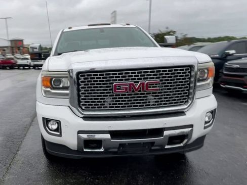 Used 2016 GMC Sierra 2500 Denali w/ Suspension Package, Off-Road AWD/4WD image 4