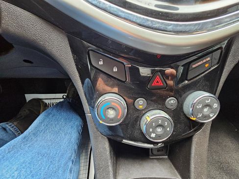 Used 2020 Chevrolet Sonic LT w/ Convenience Package image 43