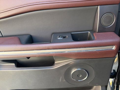 Used 2024 Ford Expedition Limited image 23