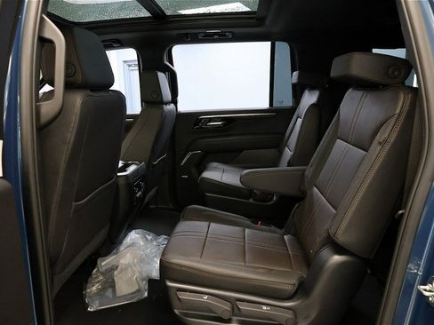 New 2026 Chevrolet Suburban High Country image 10