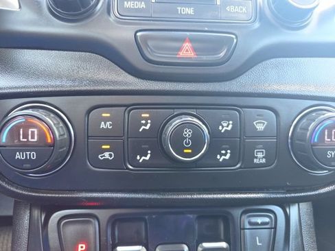 Used 2018 GMC Terrain Denali w/ GMC Pro Grade Package AWD/4WD image 31