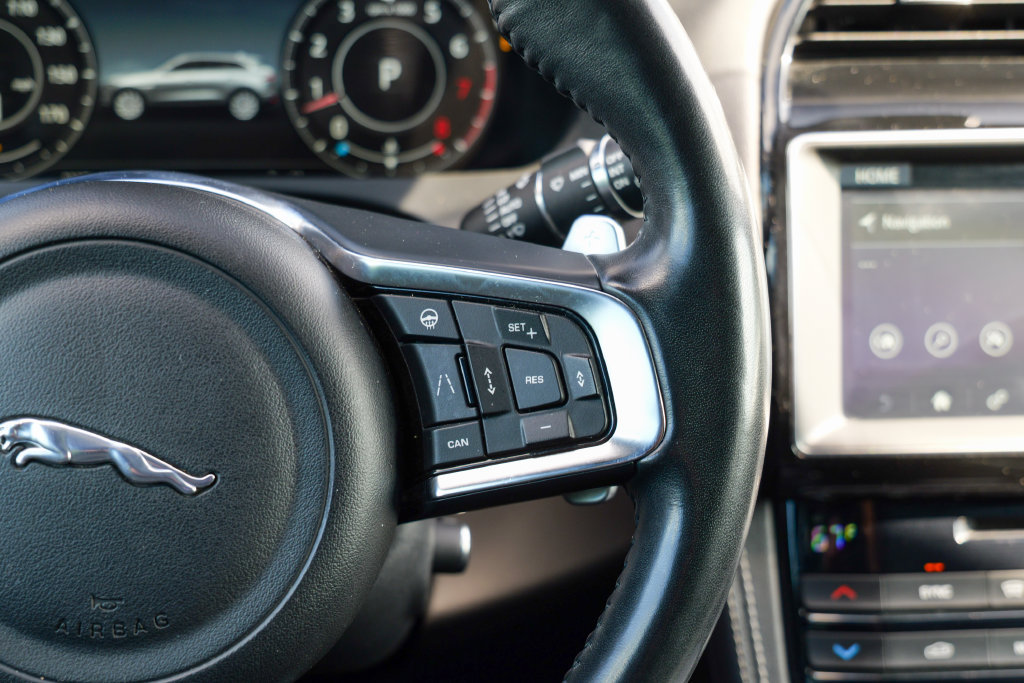 Used 2019 Jaguar F-PACE R-Sport AWD/4WD image 46
