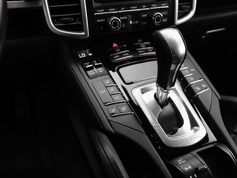 Used 2016 Porsche Cayenne AWD/4WD image 22