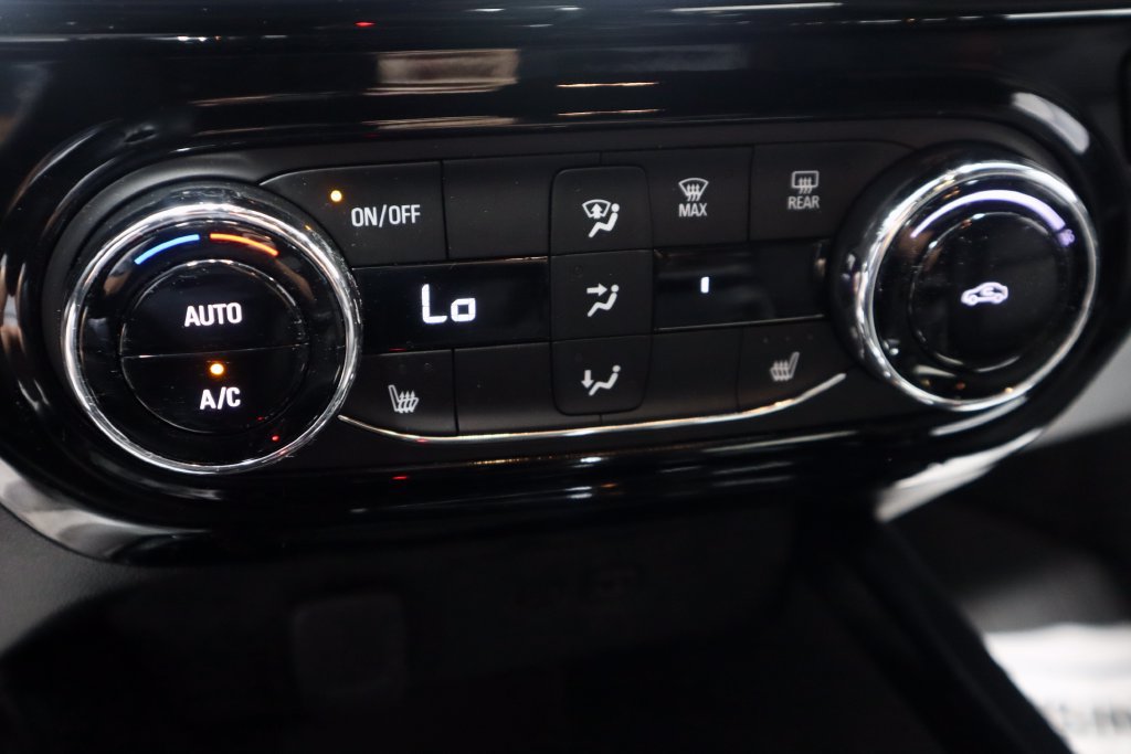 Used 2025 Chevrolet Trax RS FWD image 28