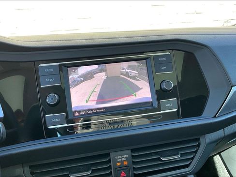 Certified 2024 Volkswagen Jetta SE w/ Panoramic Sunroof Package image 21