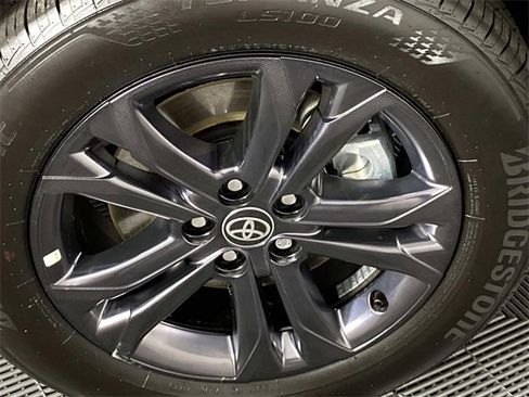 Used 2025 Toyota Sienna XSE image 30