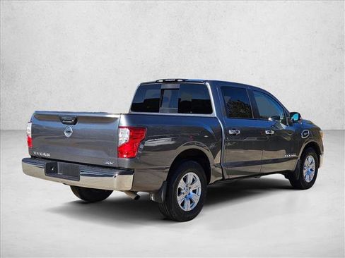 Used 2017 Nissan Titan SV image 5