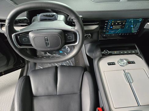 New 2026 Lincoln Navigator Premiere AWD/4WD image 16