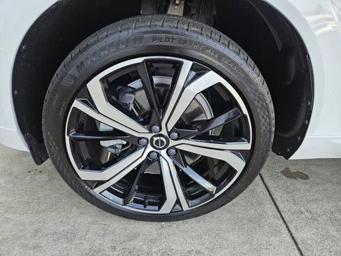 Used 2023 Volvo XC60 T8 Ultimate w/ Climate Package AWD/4WD image 9