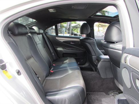 Used 2013 Lexus LS 460 AWD w/ F-Sport Pkg image 28