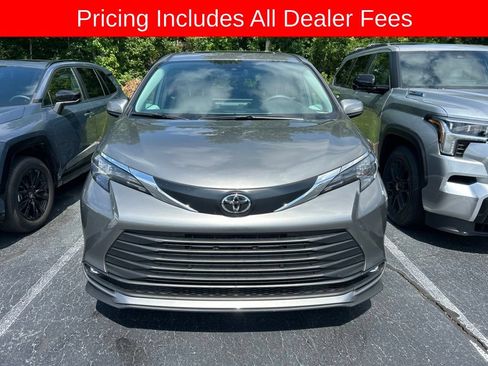 Used 2026 Toyota Sienna XLE FWD image 14