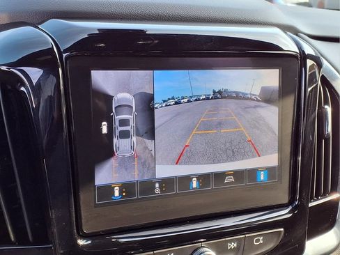 Used 2023 Chevrolet Traverse Premier FWD image 11