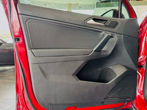 Used 2019 Volkswagen Tiguan SE w/ Panoramic Sunroof Package FWD image 26