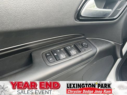 Used 2022 Dodge Durango SXT w/ Blacktop Package image 9