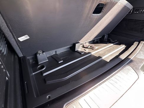 Used 2021 Chevrolet Tahoe Premier w/ Premium Package image 34