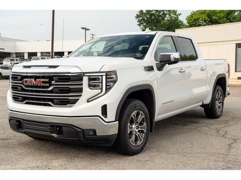 Used 2025 GMC Sierra 1500 SLT AWD/4WD image 4