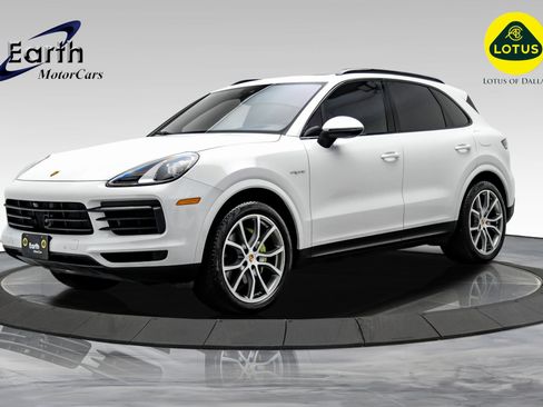 Used 2023 Porsche Cayenne image 1