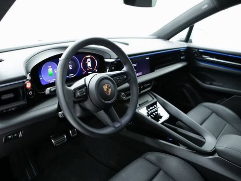 Certified 2025 Porsche Macan 4S Electric image 4