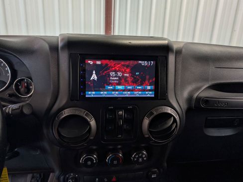 Used 2015 Jeep Wrangler Unlimited Sport w/ Quick Order Package 24S AWD/4WD image 21