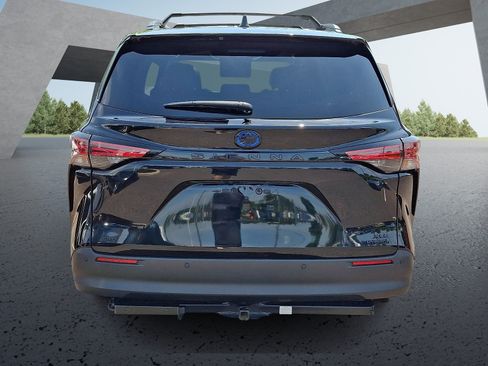 Used 2022 Toyota Sienna XLE Woodland Edition w/ Protection Package (TMS) AWD/4WD image 5