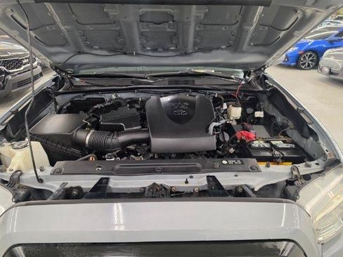 Used 2019 Toyota Tacoma SR5 RWD image 40