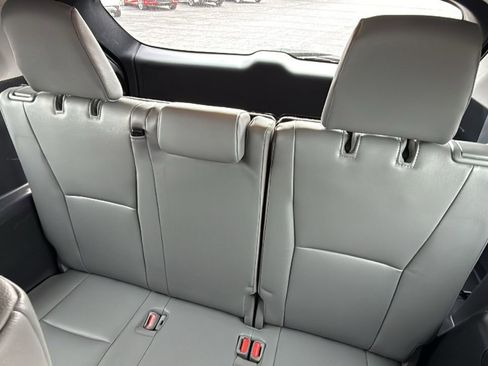 Used 2021 Toyota Highlander XLE image 36