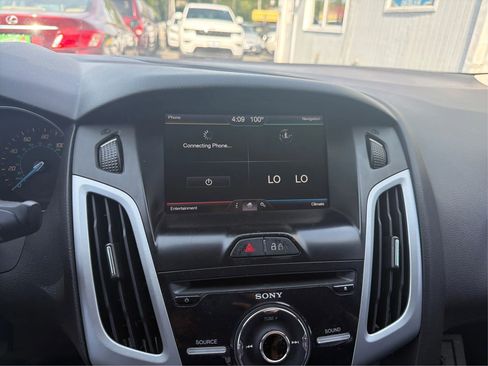 Used 2014 Ford Focus SE w/ Equipment Group 201A FWD image 17