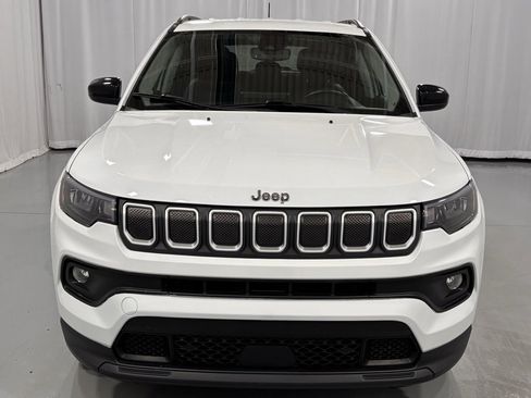 Used 2022 Jeep Compass Latitude image 3