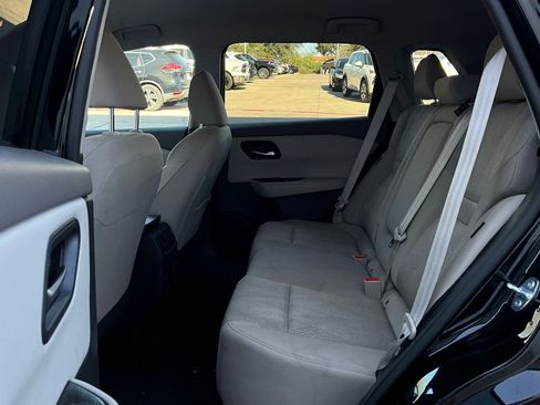 Used 2025 Nissan Rogue SV image 12