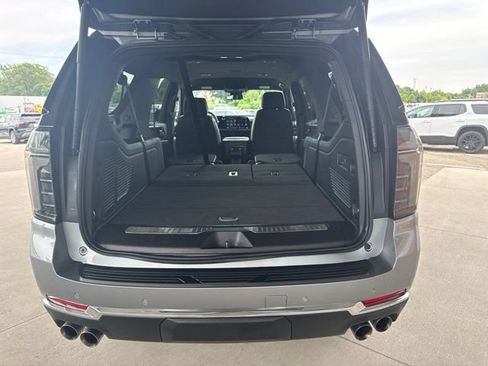 Used 2025 Chevrolet Suburban Premier AWD/4WD image 37