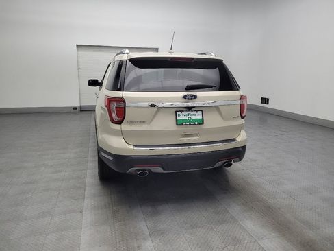 Used 2018 Ford Explorer Limited image 6