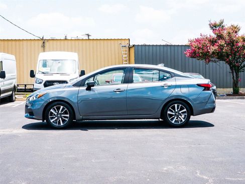 Used 2021 Nissan Versa SV FWD image 6